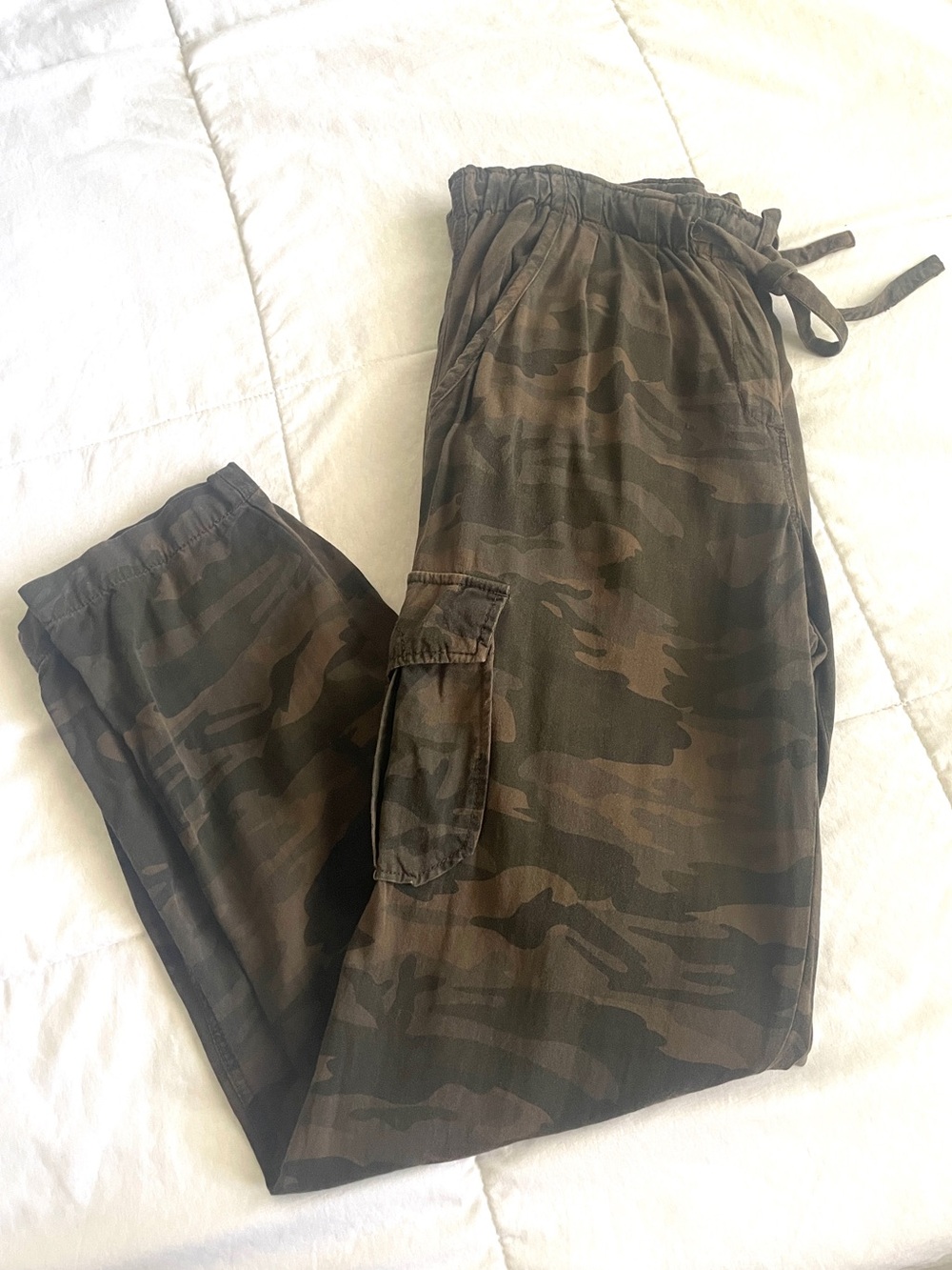 Sanctuary Women’s Camo Cargo Pants in Olive/Brown size Small
